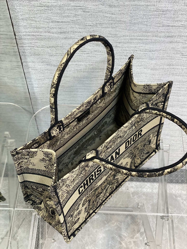 ディオールバッグ着用イメージ